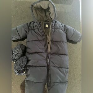 Gap snowsuit- 12-18m